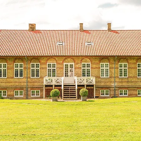 Lundsgaard Gods 3*
